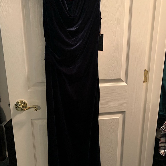 Size 8 Vince Camuto Long Midnight Blue dress - Picture 2 of 3